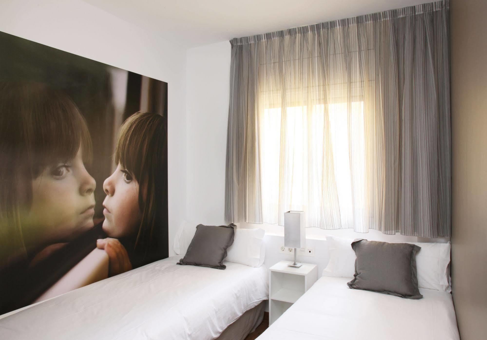 Mh Apartments Suites Barcelona Exterior photo