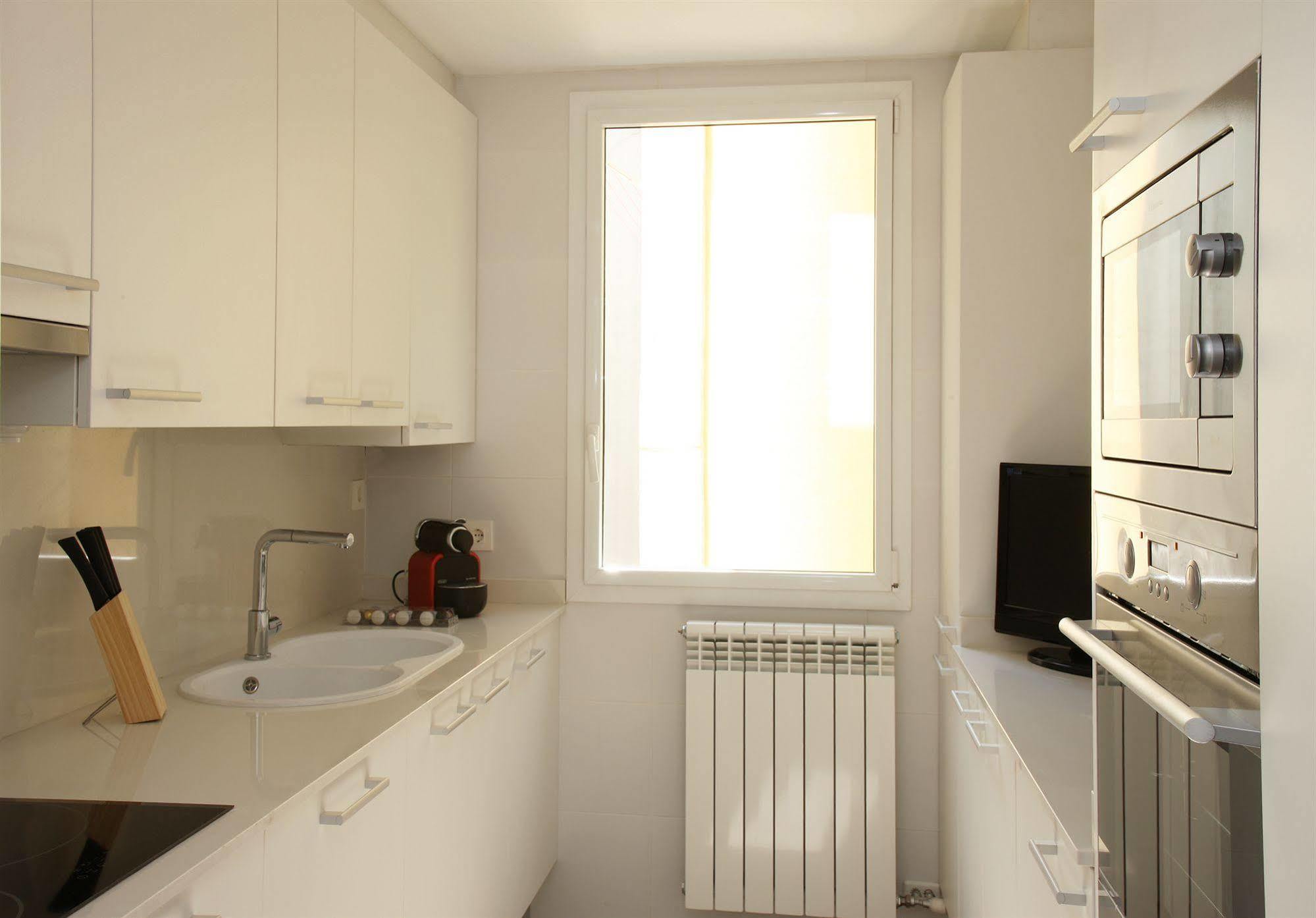 Mh Apartments Suites Barcelona Exterior photo