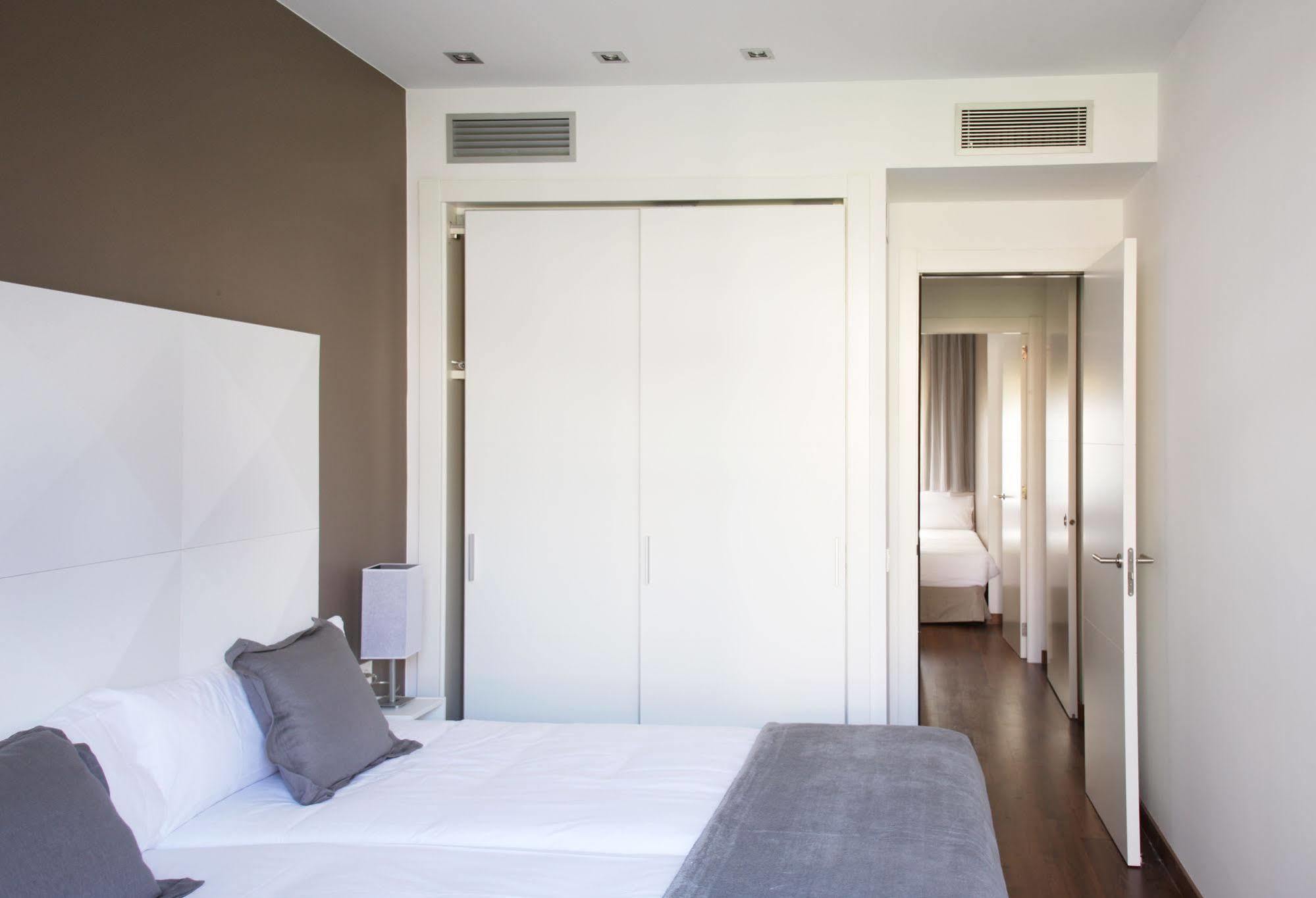 Mh Apartments Suites Barcelona Exterior photo