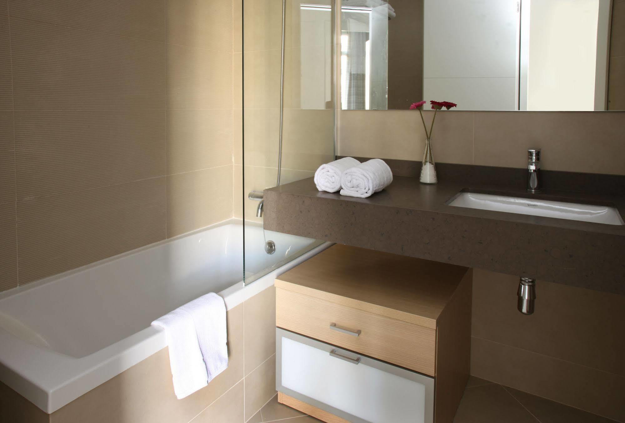 Mh Apartments Suites Barcelona Exterior photo