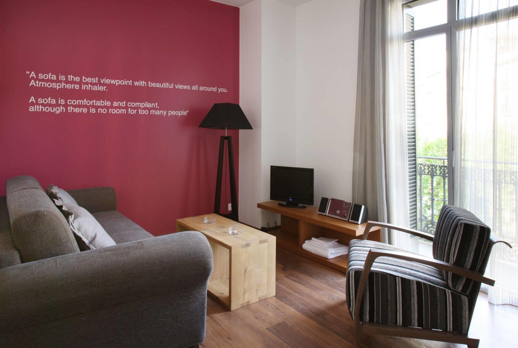 Mh Apartments Suites Barcelona Exterior photo
