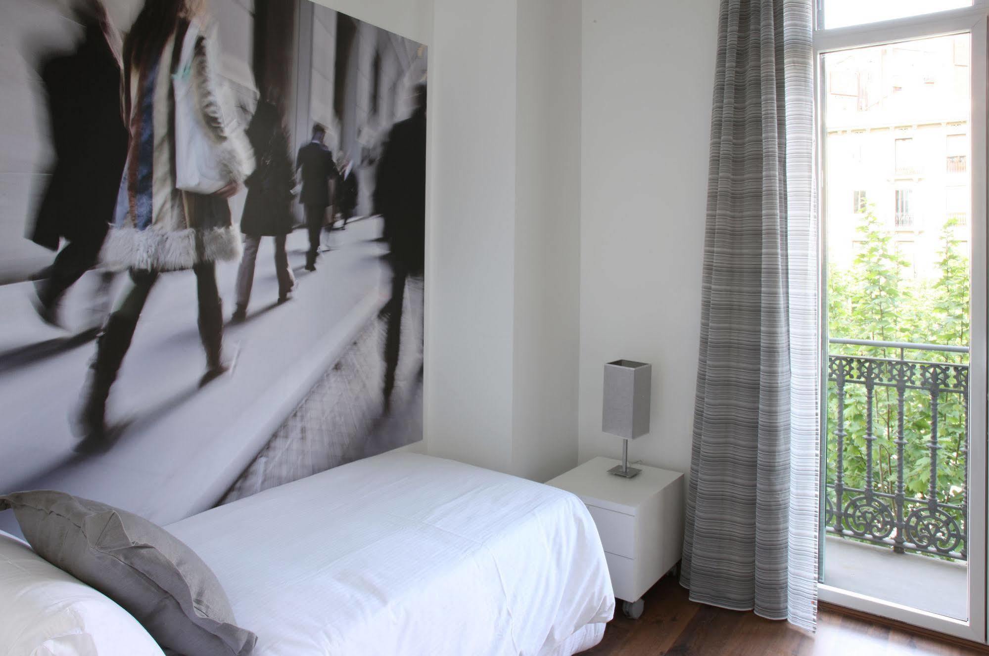 Mh Apartments Suites Barcelona Exterior photo