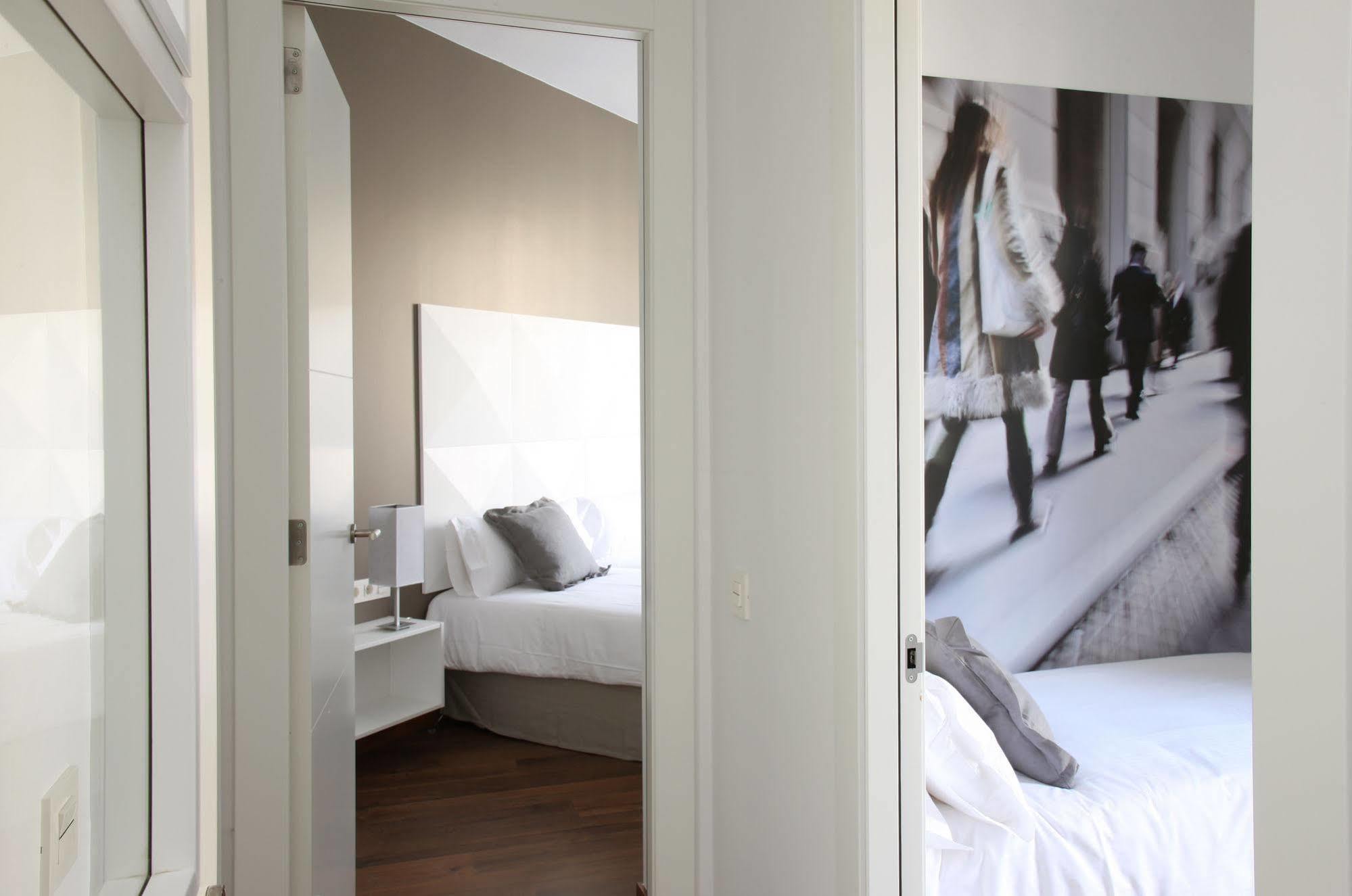 Mh Apartments Suites Barcelona Exterior photo