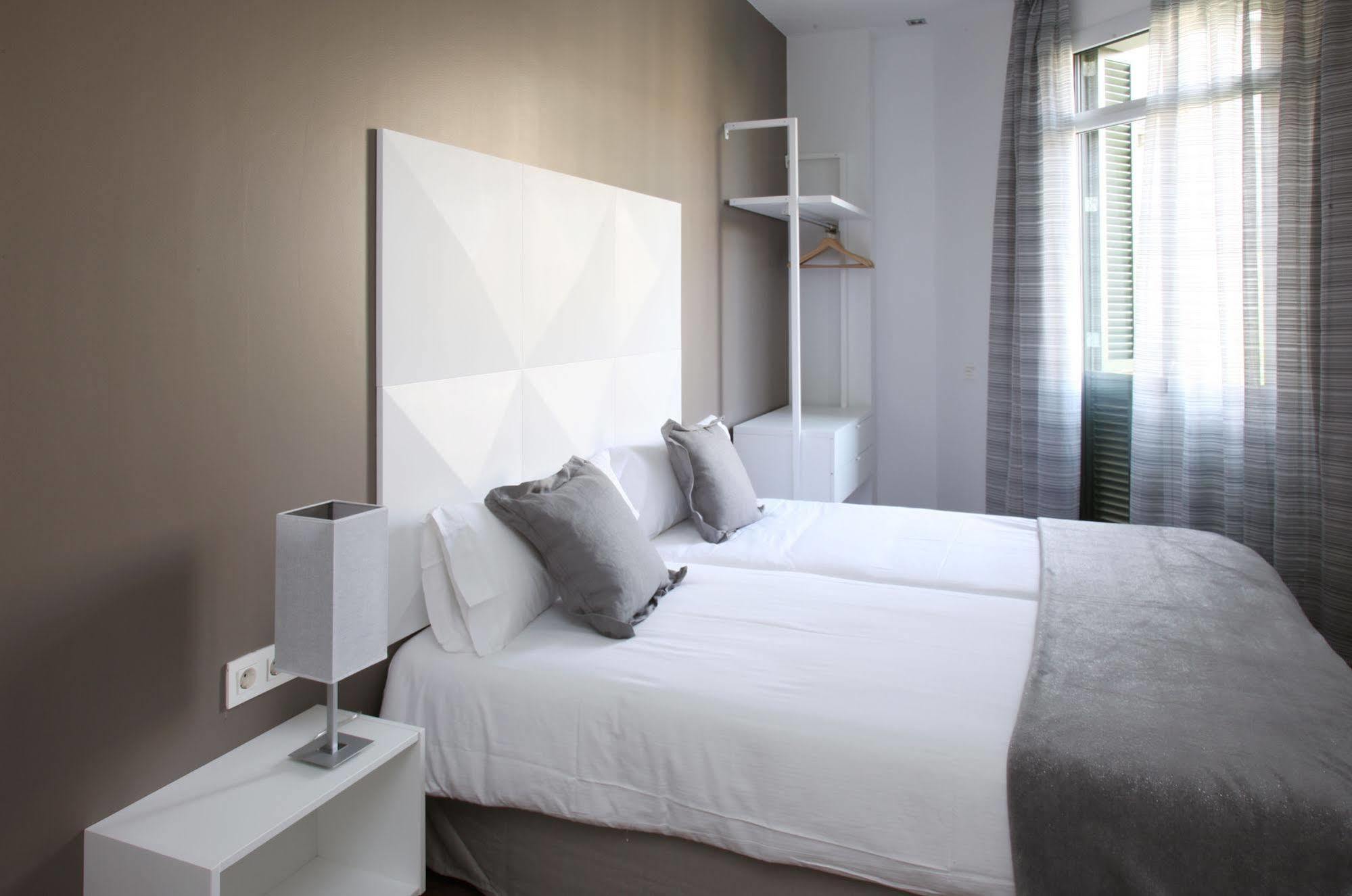 Mh Apartments Suites Barcelona Exterior photo