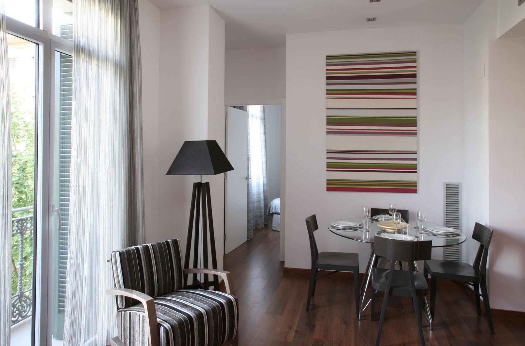 Mh Apartments Suites Barcelona Exterior photo
