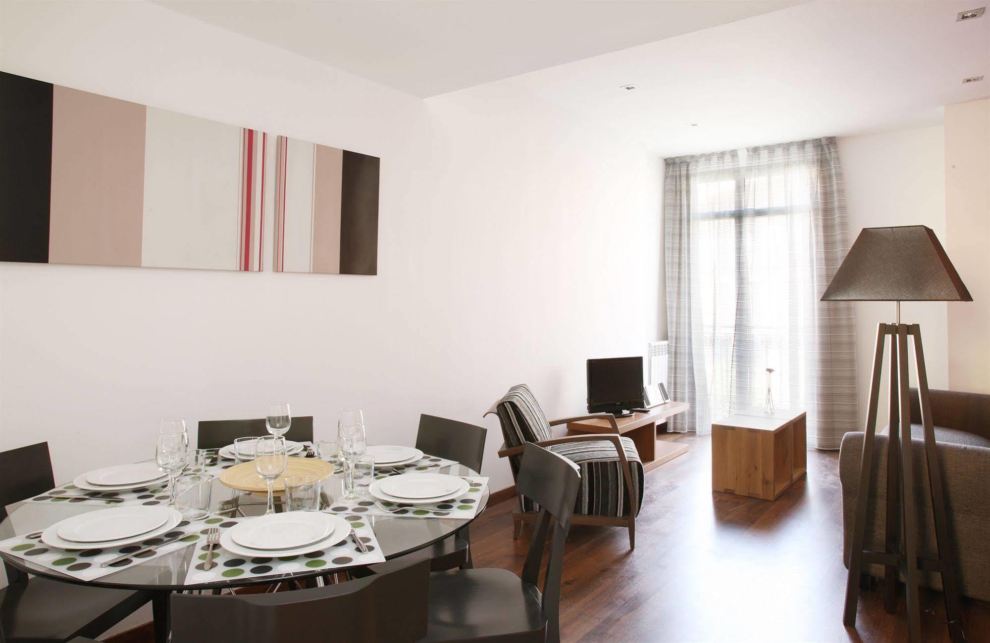 Mh Apartments Suites Barcelona Exterior photo