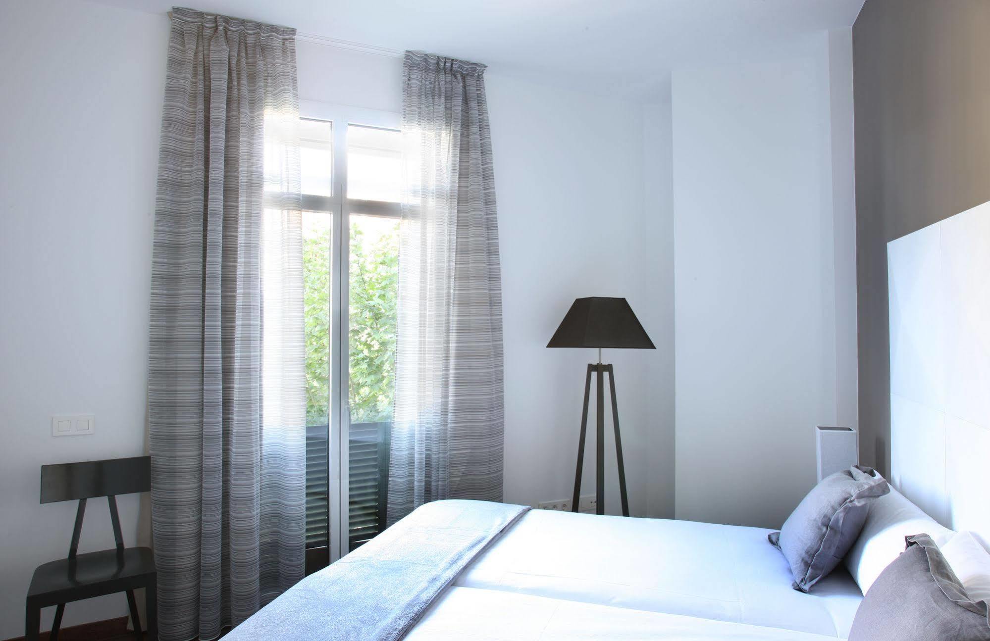 Mh Apartments Suites Barcelona Exterior photo