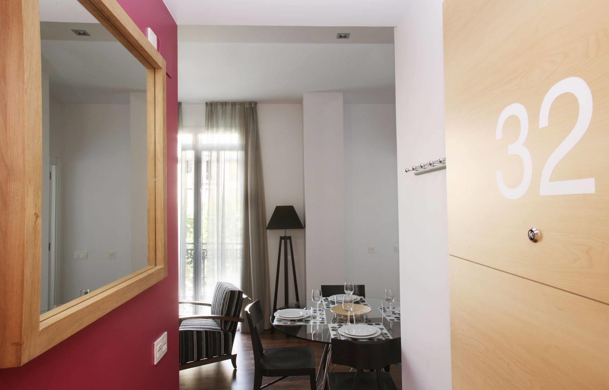 Mh Apartments Suites Barcelona Exterior photo