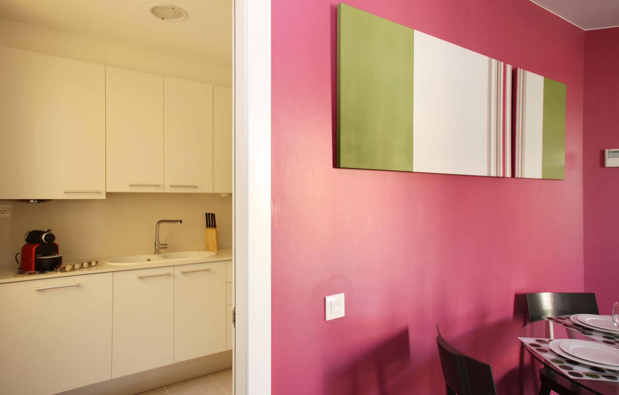 Mh Apartments Suites Barcelona Exterior photo