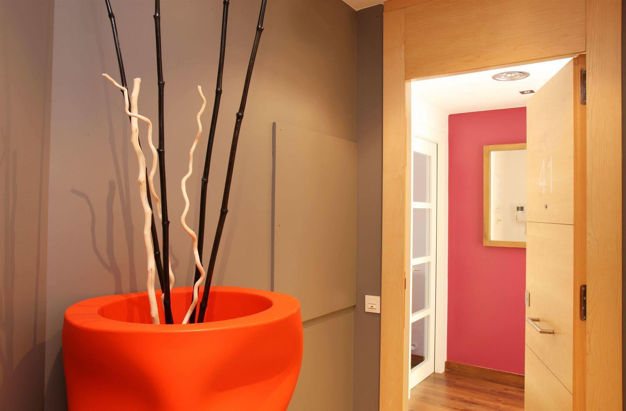 Mh Apartments Suites Barcelona Exterior photo